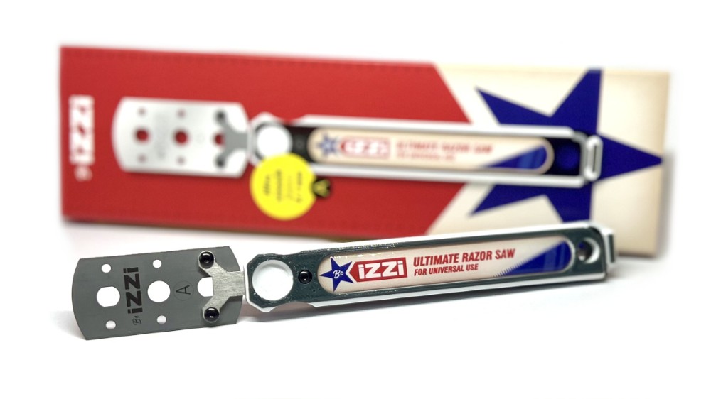 Legyen iZZi borotvafűrész teljesen kinyitva